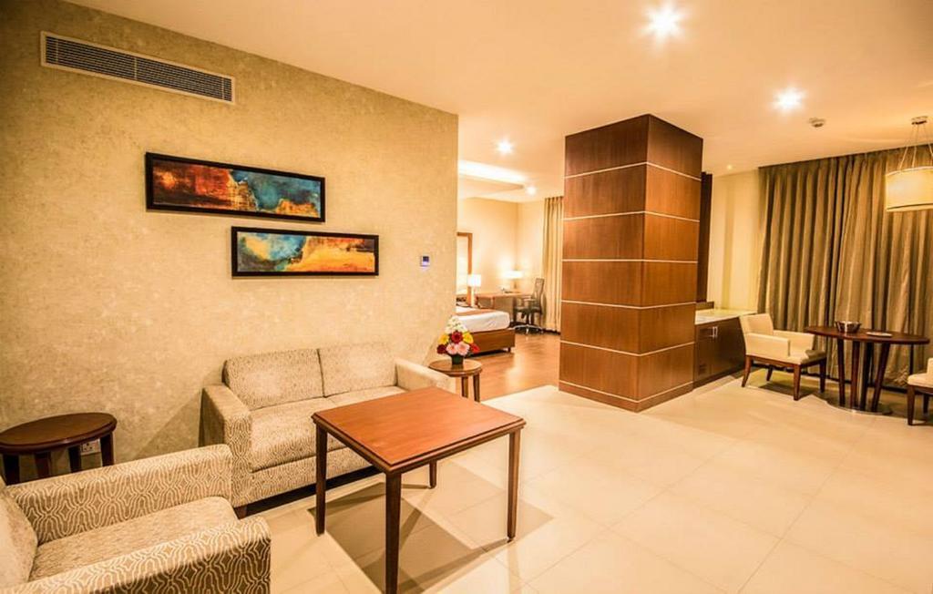 The Altruist Business Hotel Hitech Гайдарабад Номер фото