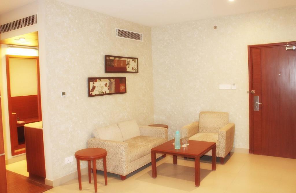 The Altruist Business Hotel Hitech Гайдарабад Номер фото