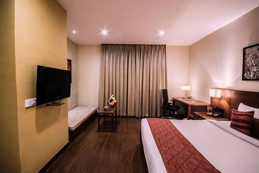 The Altruist Business Hotel Hitech Гайдарабад Номер фото